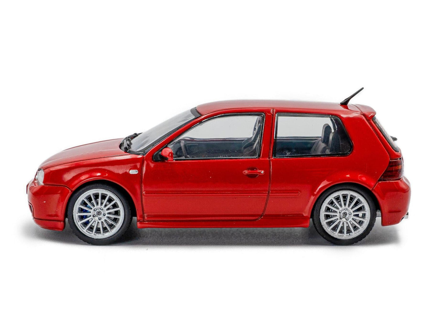Volkswagen Golf Mk4 R32 2003 Toronto Red 1:43 Scale Solido Diecast Model
