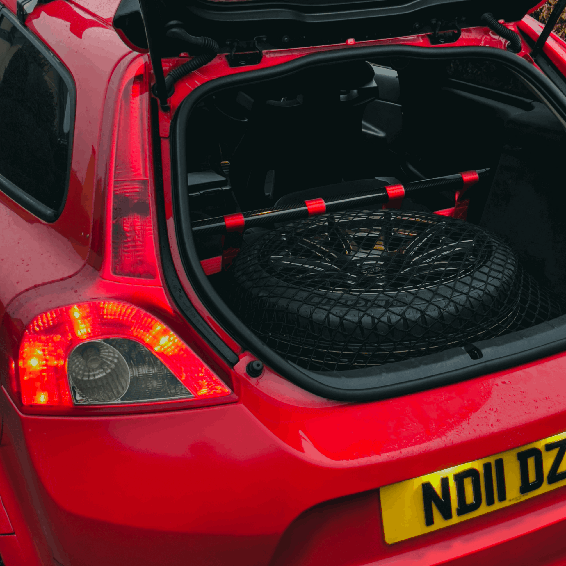 Volvo C30 Strut bar and Cargo net